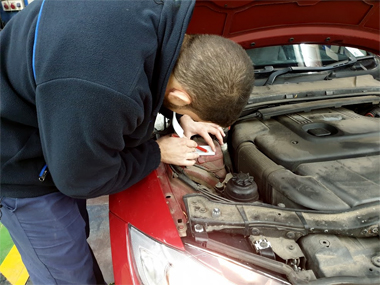ITV import technician makes etching of stamped chassis number on BMW 320d from Almeria ITV technician etching chassis number
